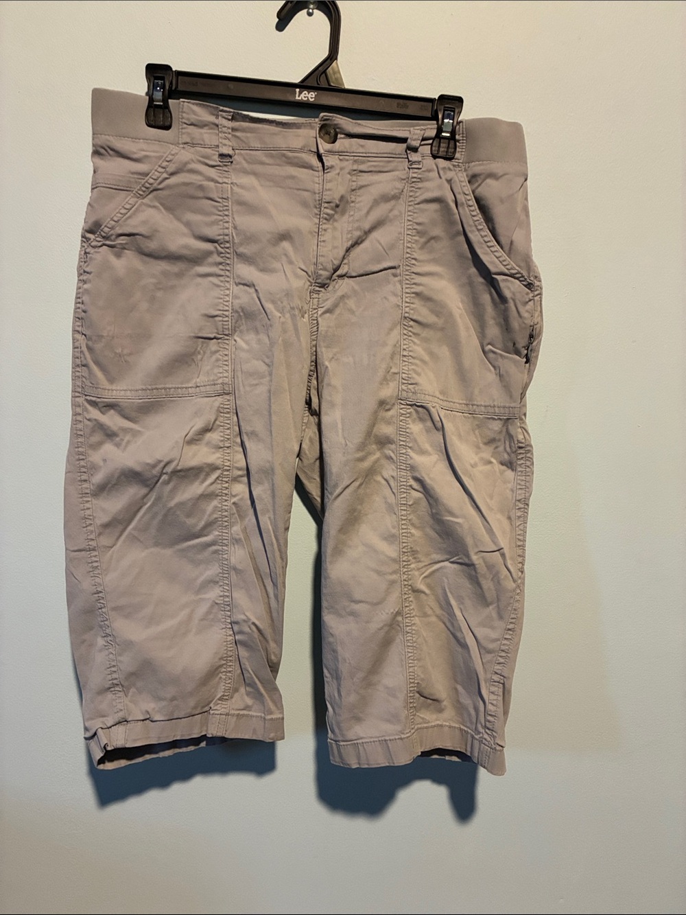 Lee Women’s Knee-Length Cargo Shorts in Light Taupe